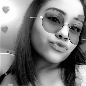 Meet your Posher, Alejandra